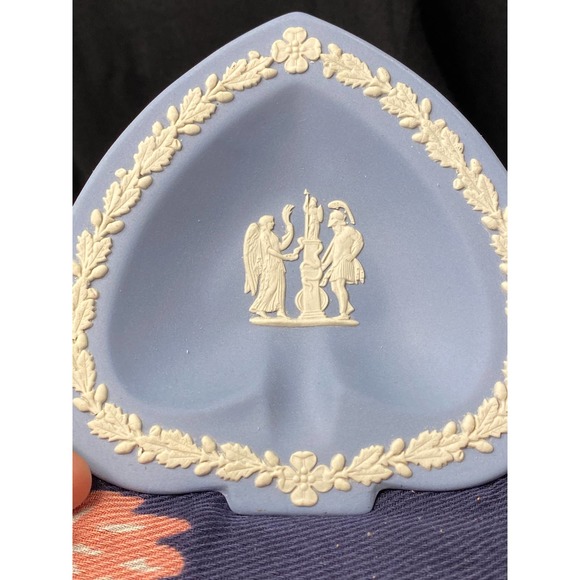 Vintage Wedgwood Blue Jasperware Spade-shaped Ashtray - Picture 9 of 12